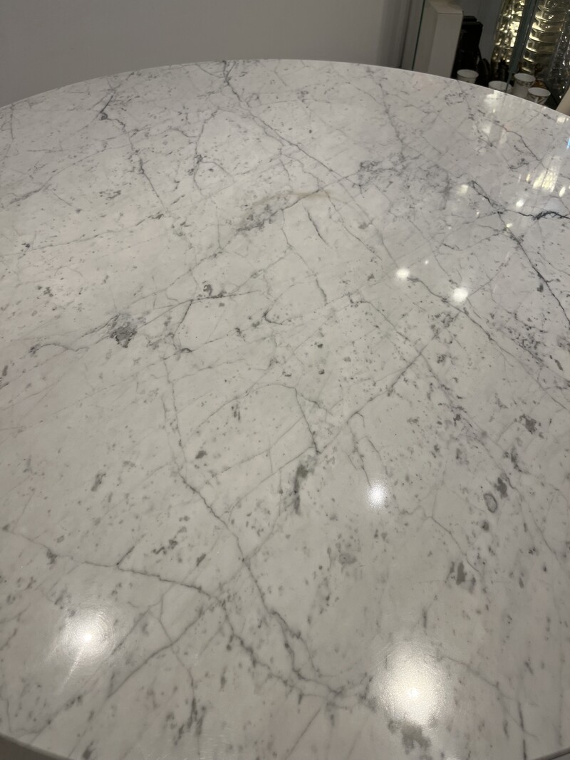 F 453 APO round marble tulip dining table by Eero Saarinen for Knoll 