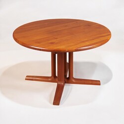 F 462 AG Extendable dining table by Dyrlund in teak Ca 1960