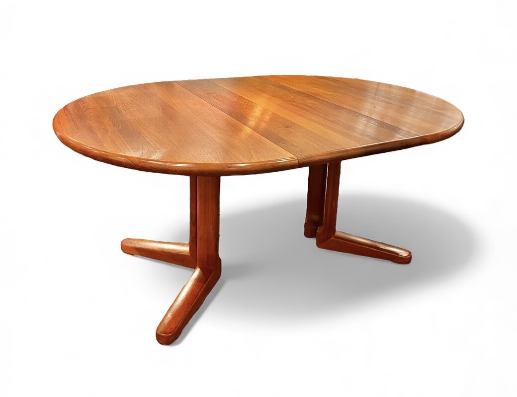 F 467 AS round/ovale extendable teak dining table, 1970’s