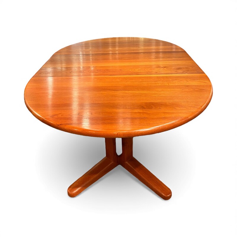 F 467 AS round/ovale extendable teak dining table, 1970’s