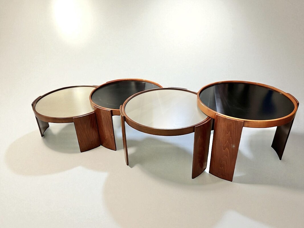 F 472 RD set of 4 nesting tables by G. Frattini for Cassina