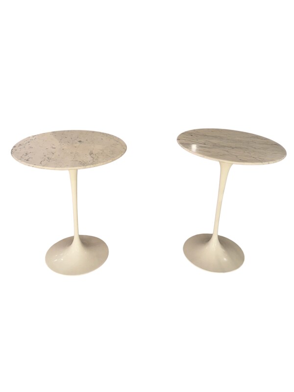 F 477 AV Pair of Eero Saarinen for Knoll Round Side Tables, White, Carrara Marble