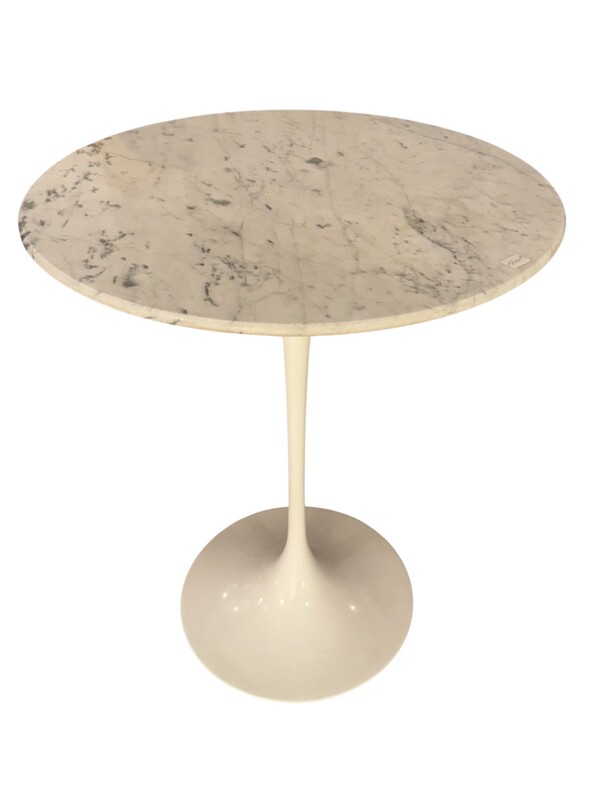 F 477 AV Pair of Eero Saarinen for Knoll Round Side Tables, White, Carrara Marble