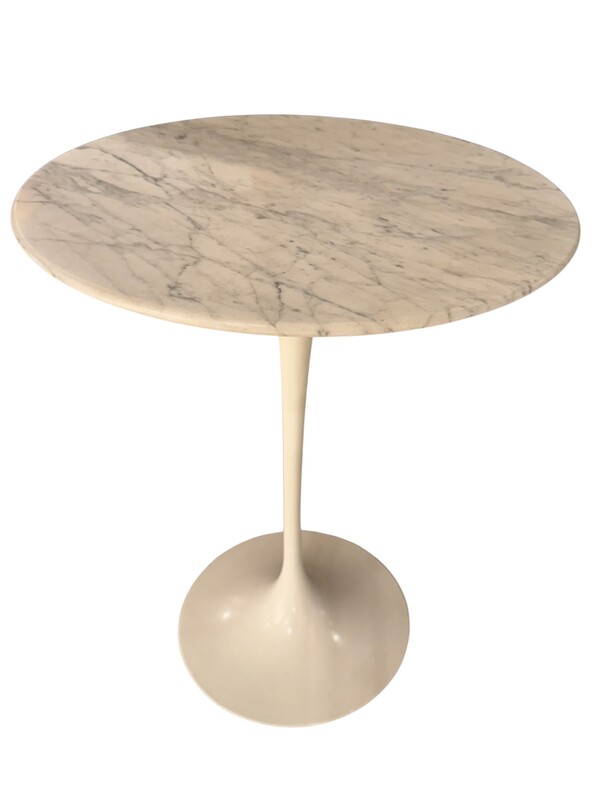F 477 AV Pair of Eero Saarinen for Knoll Round Side Tables, White, Carrara Marble