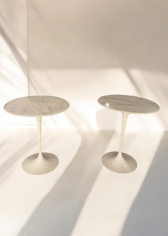 F 477 AV Pair of Eero Saarinen for Knoll Round Side Tables, White, Carrara Marble