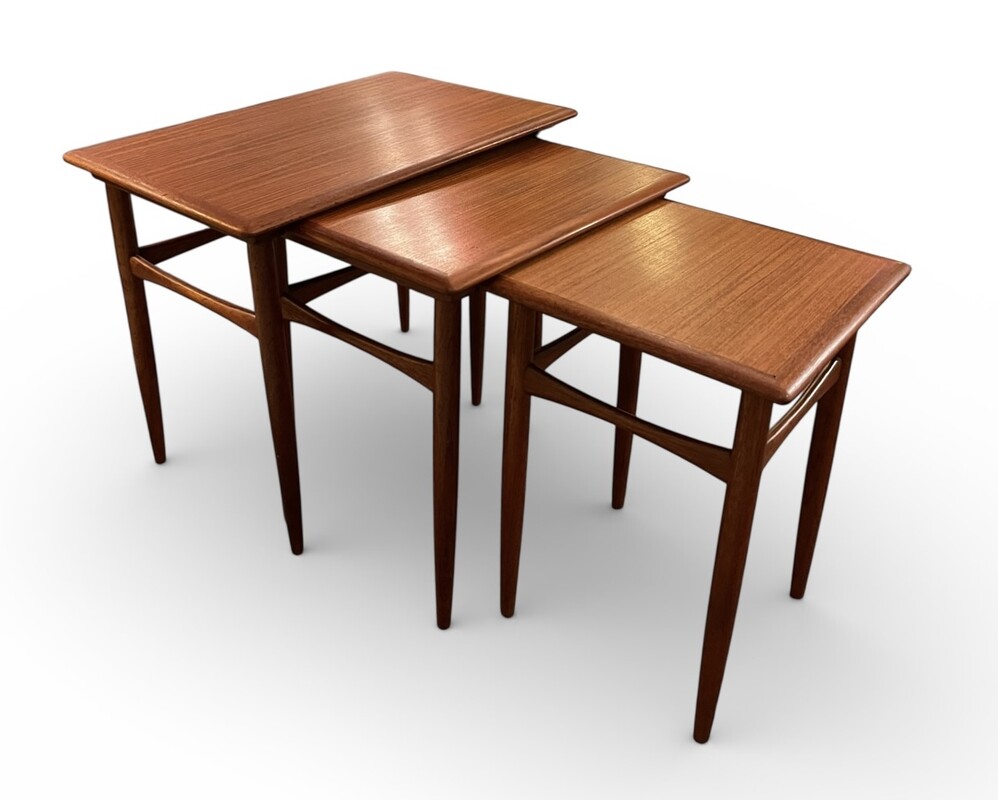F 481 CW teak nesting table, 1960’s