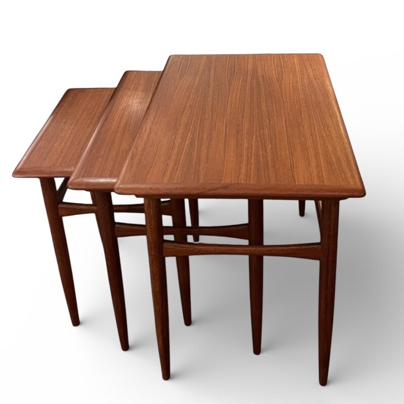 F 481 CW teak nesting table, 1960’s