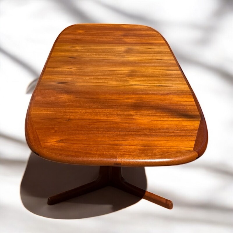 F 482 AG Oval extendable teak dining Table by Dyrlund