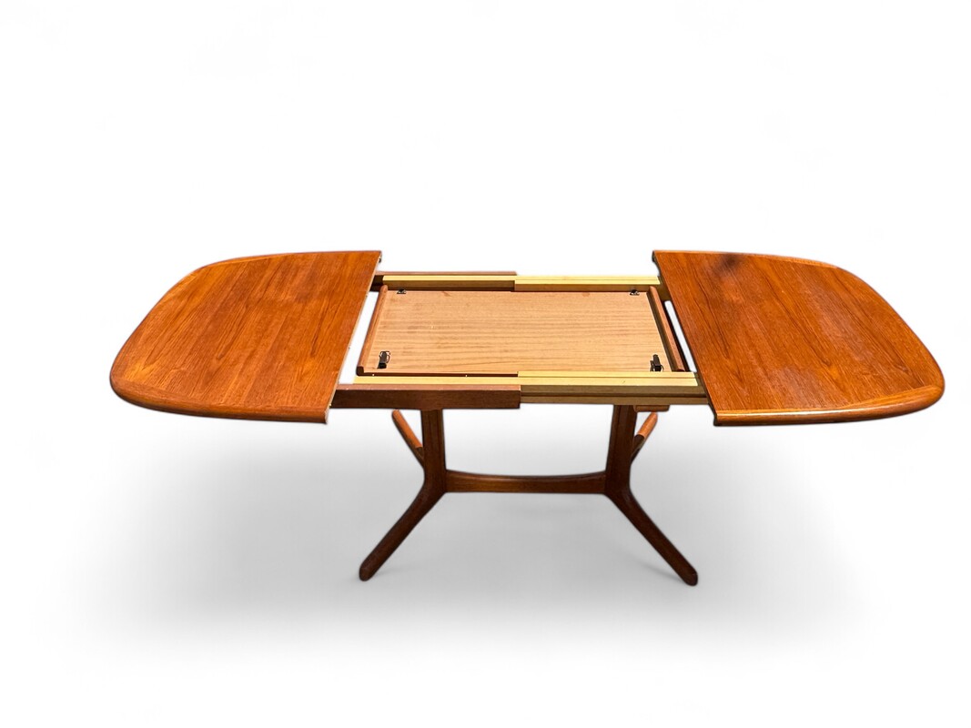 F 482 AG Oval extendable teak dining Table by Dyrlund