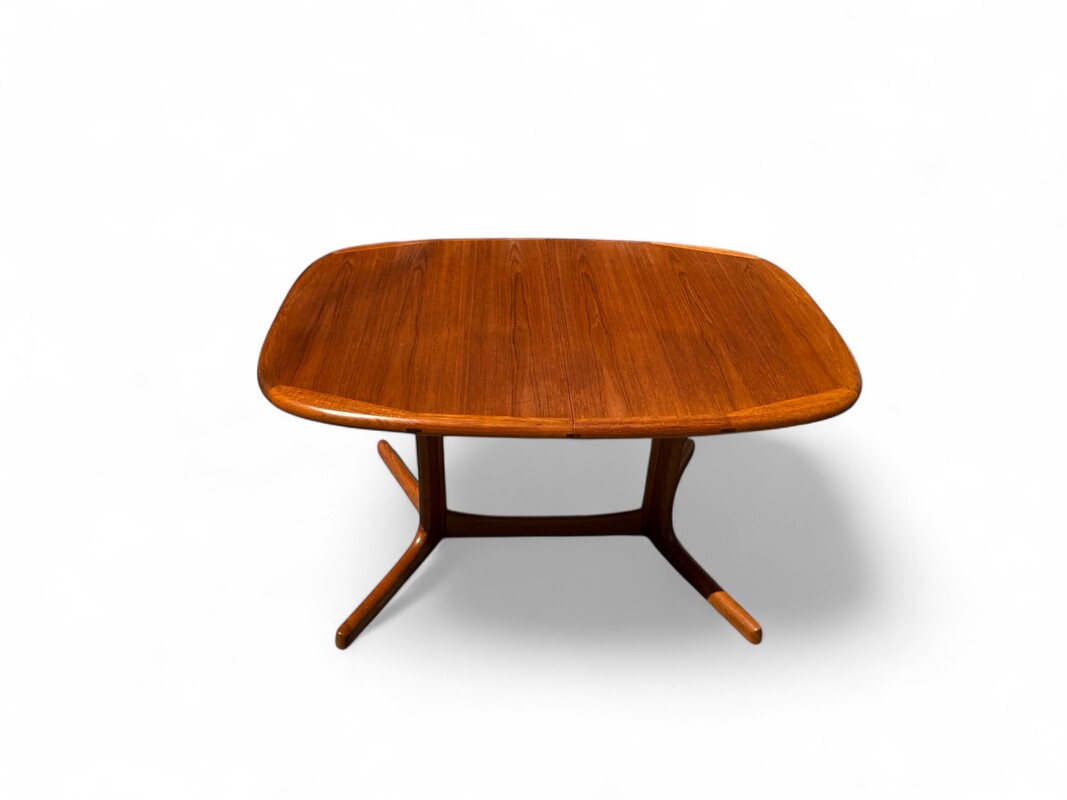 F 482 AG Oval extendable teak dining Table by Dyrlund