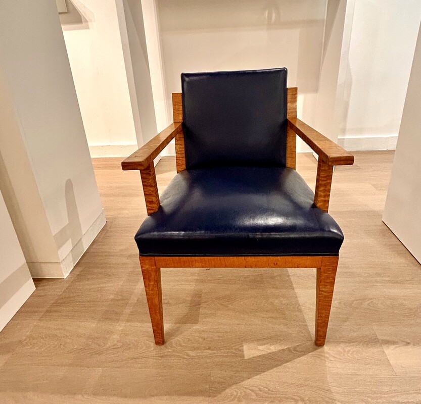 F 482 AS FrenchModernist desk in golden elm , leather and glass with leather armchair