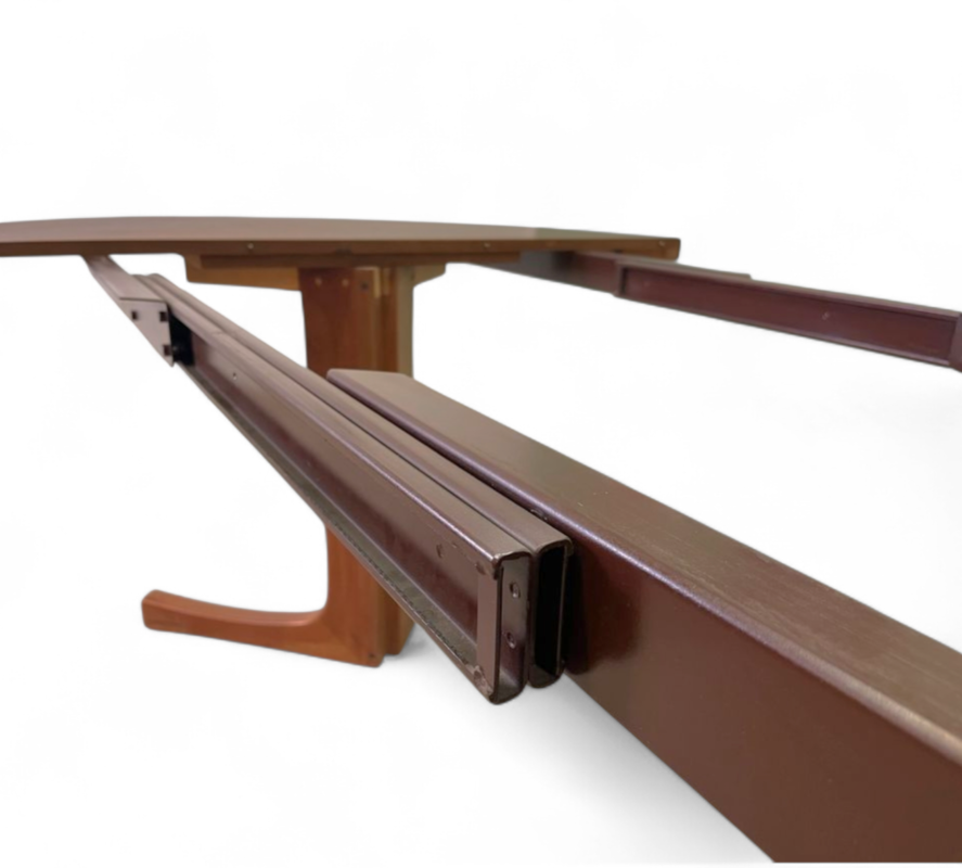 F 482 JC Teak extendable dining table by Moller 1960s 