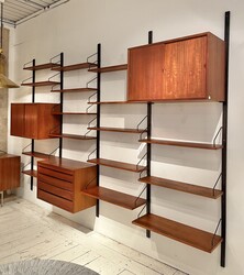 F 489 SC wall unit by Poul Cadovius 