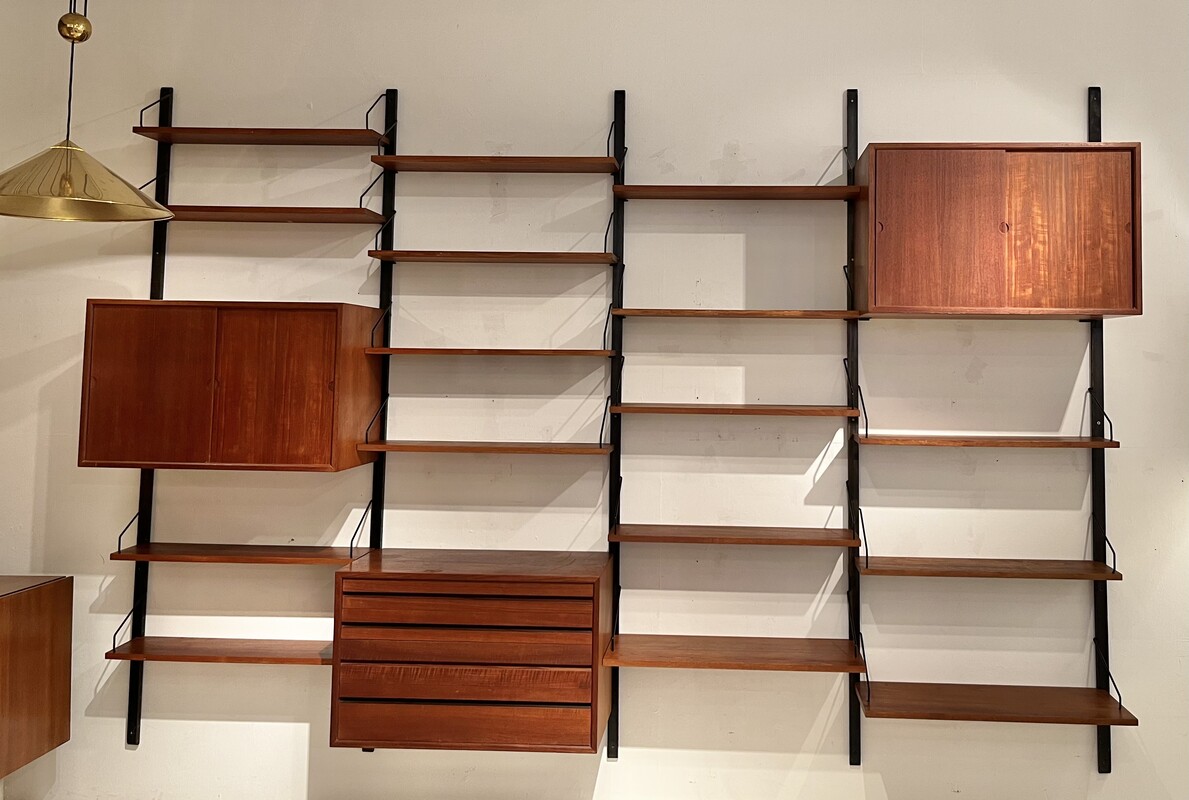 F 489 SC wall unit by Poul Cadovius 