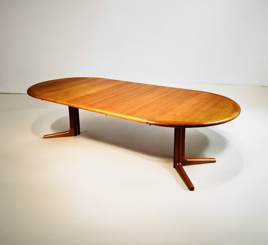 F 493 AG Rare Extra Size Extendable round massif teak by Dyrlund