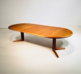 F 493 AG Rare Extra Size Extendable round massif teak by Dyrlund