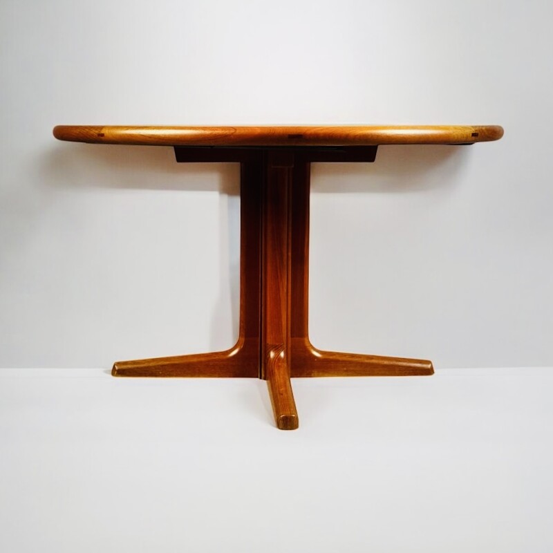 F 493 AG Rare Extra Size Extendable round massif teak by Dyrlund