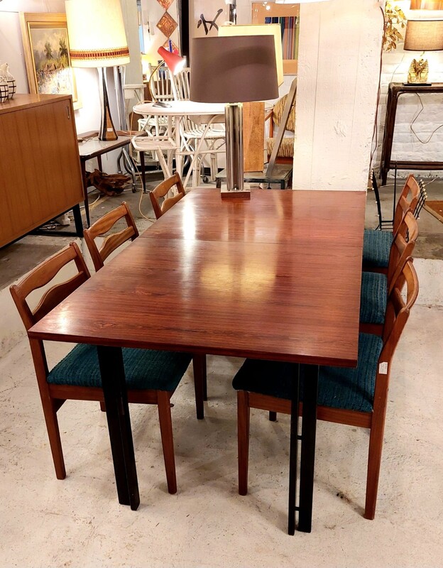 F 528 JC extendable rosewood dining table, black metal feet, 1960’s