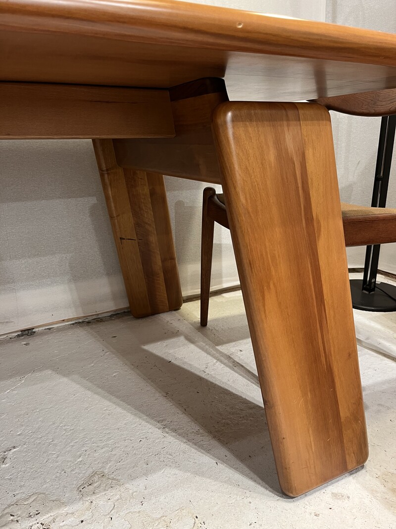 F 529 AG Tobia Scarpa dining table