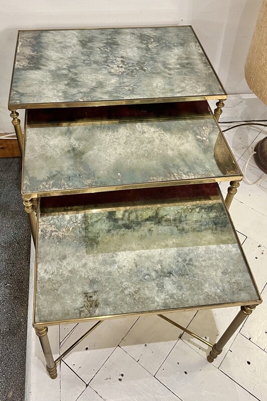 F 576 JD/RC set of 3 brass and mirror nesting tables, 1970’s