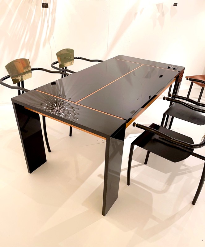 F 619 AV Laquer dining table by Vico Magistretti