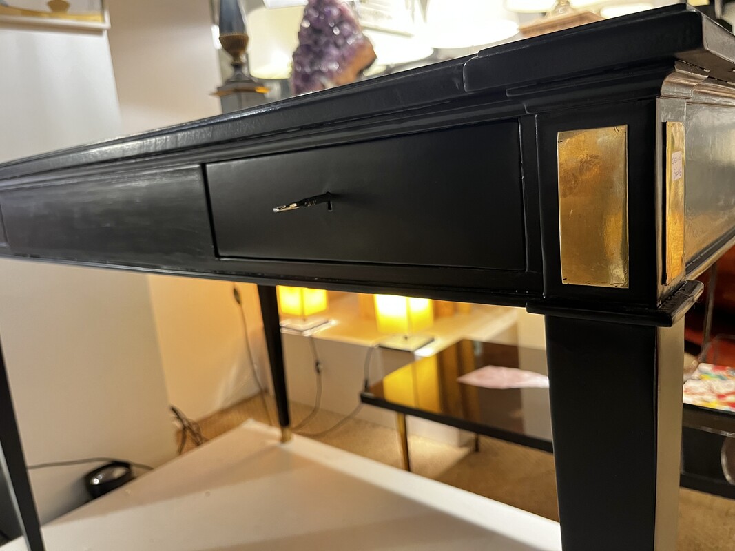 F 669 YD black laquered desk with brass details by Quinet 