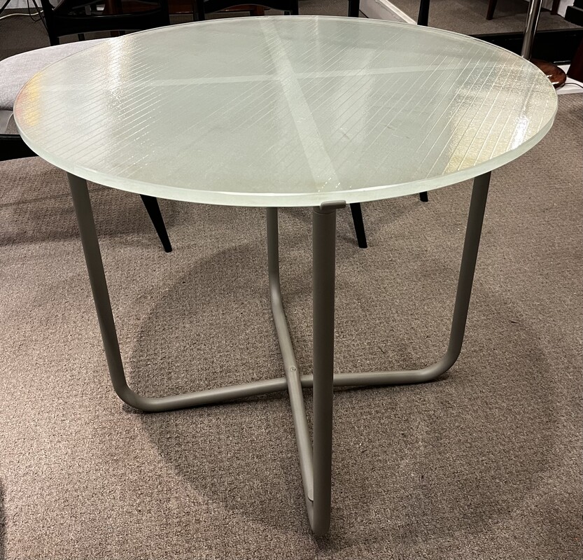 F 672 AS modernist « Bauhaus » table, circa 1930