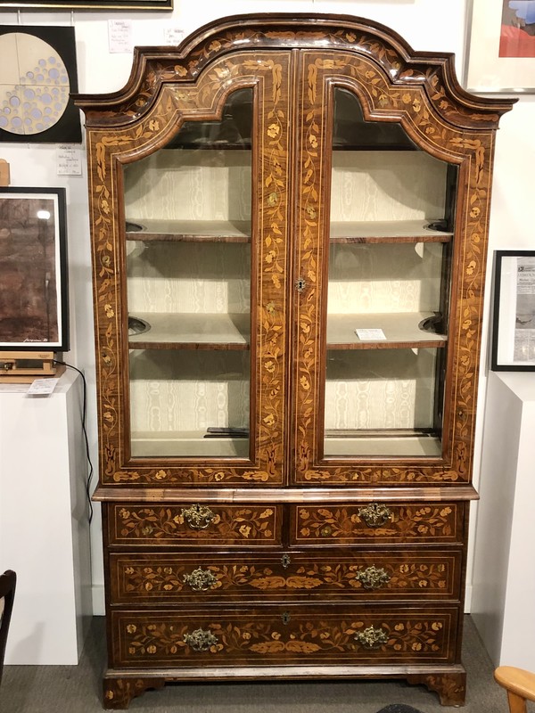 F 829 AS  Dutch display cabinet, circa 1780