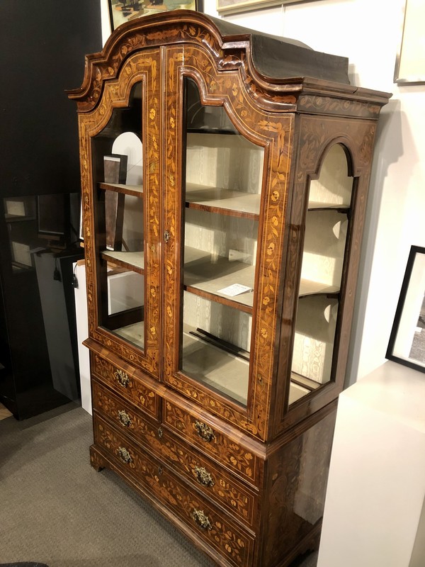 F 829 AS  Dutch display cabinet, circa 1780