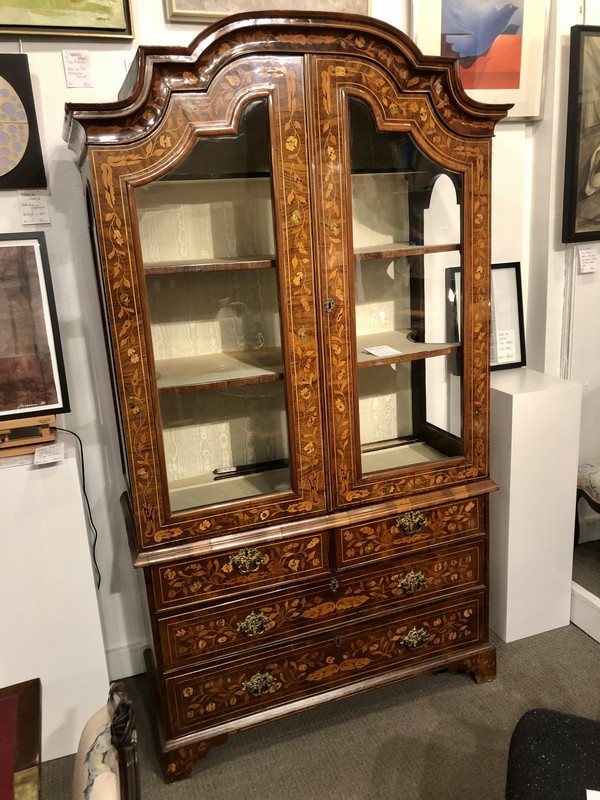 F 829 AS  Dutch display cabinet, circa 1780