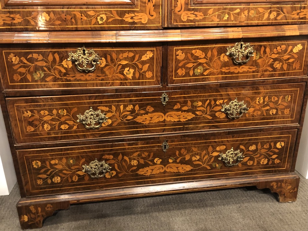 F 829 AS  Dutch display cabinet, circa 1780