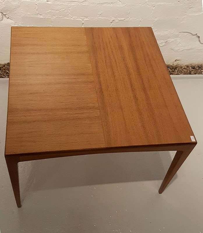 F 832 JC Wallnut side table 1970s