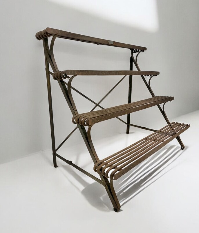 F 837 RD wrought iron plant stand, Arras 