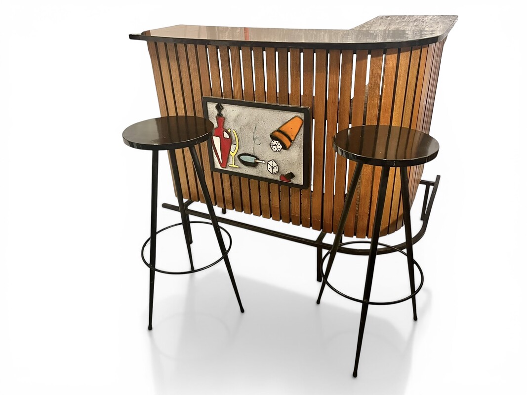 F 888 APO vintage bar with ceramic decor + 2 stools 