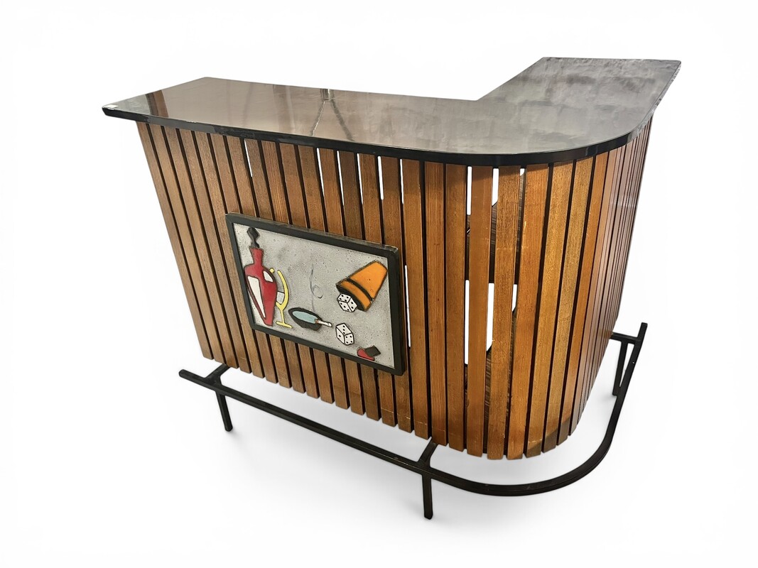 F 888 APO vintage bar with ceramic decor + 2 stools 