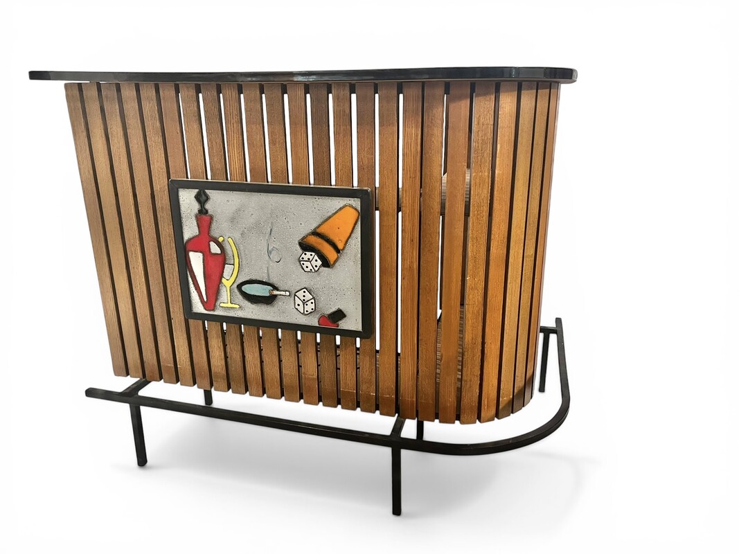 F 888 APO vintage bar with ceramic decor + 2 stools 