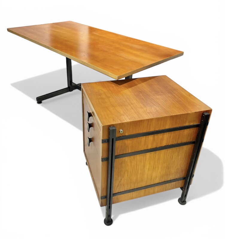 F 895 PL desk by Jules Wabbes for Mobilier international, 1965