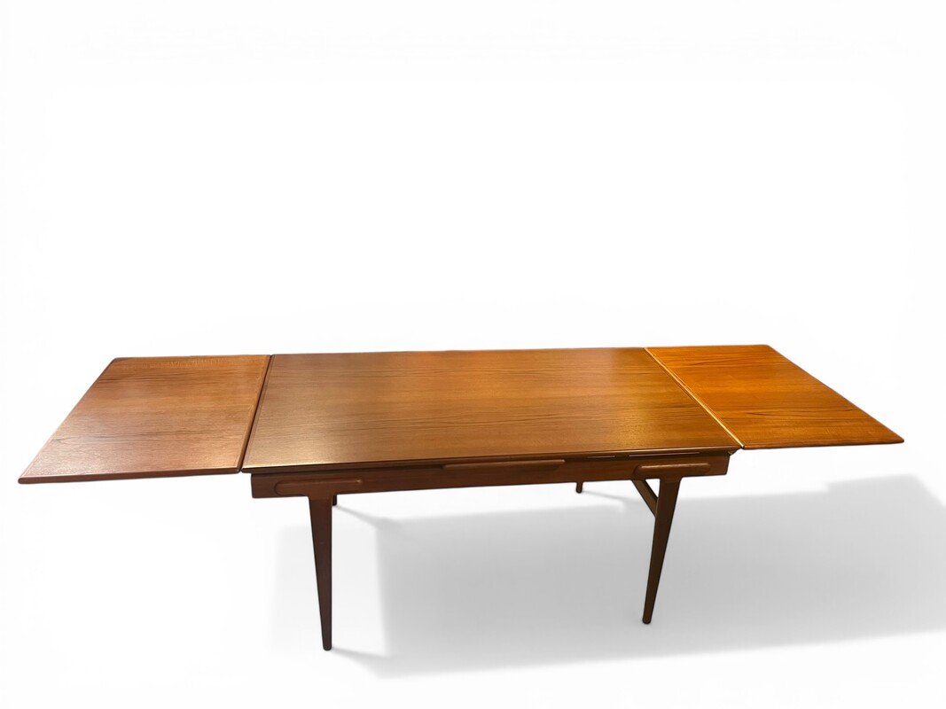 F 902 APO extendable dining table by Ejvind A. Johansson Vintage 1960