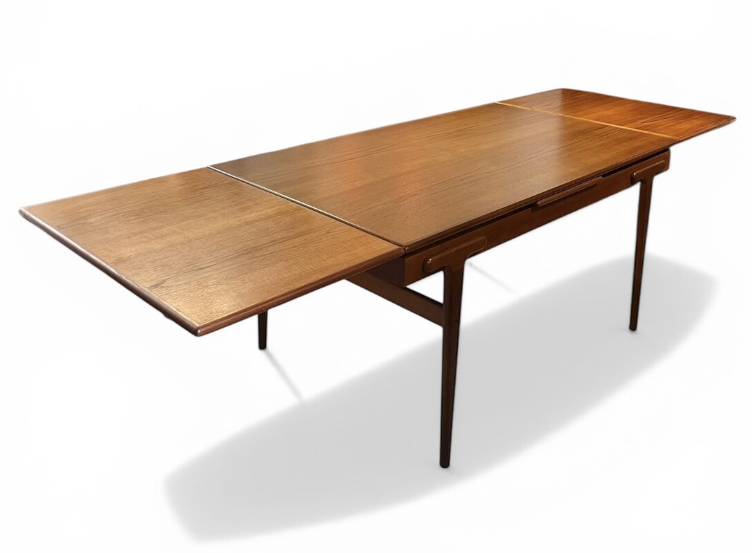 F 902 APO extendable dining table by Ejvind A. Johansson Vintage 1960