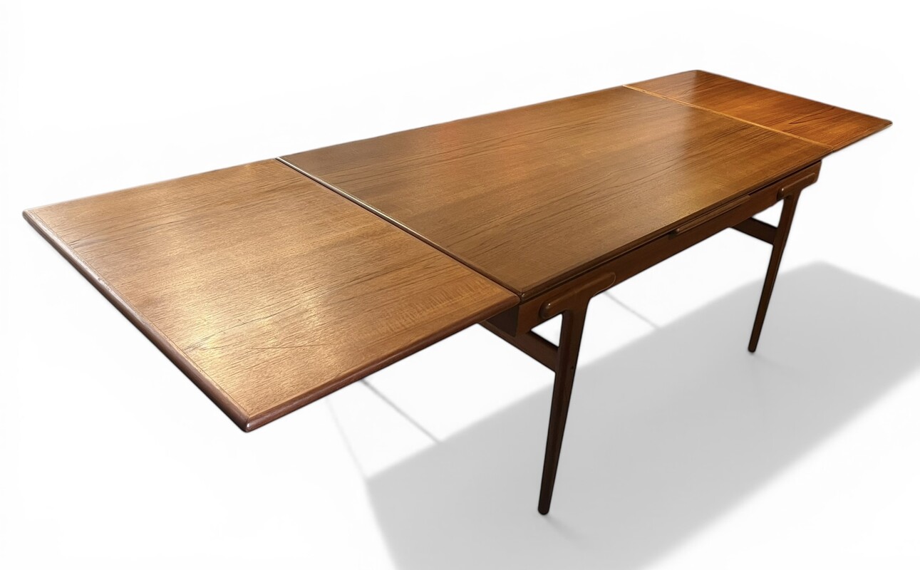 F 902 APO extendable dining table by Ejvind A. Johansson Vintage 1960