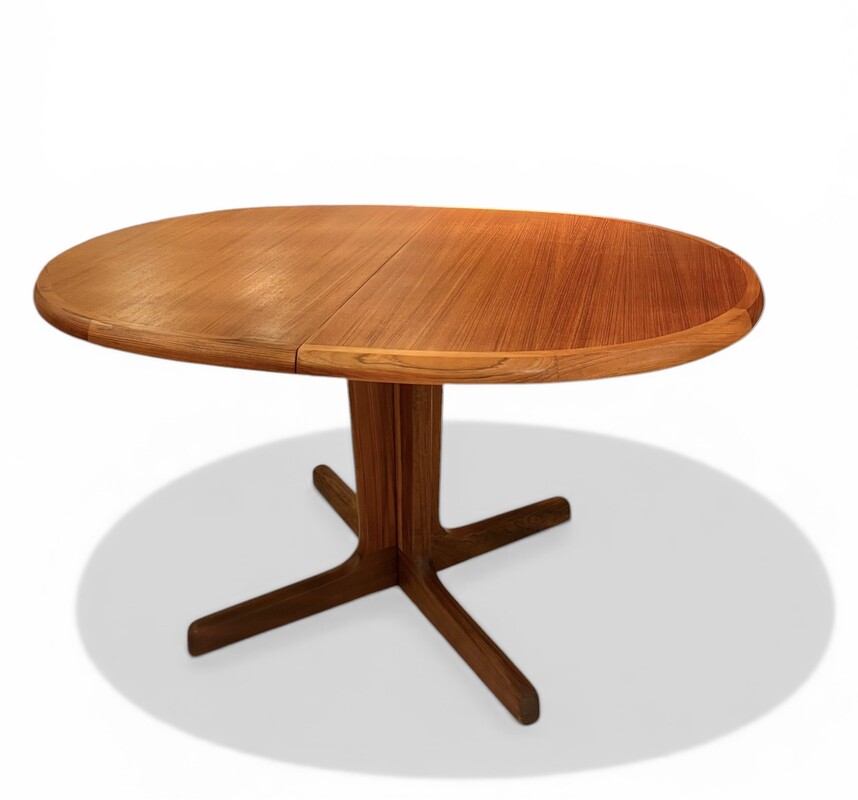 F 916 SC large teak extendable dining table 
