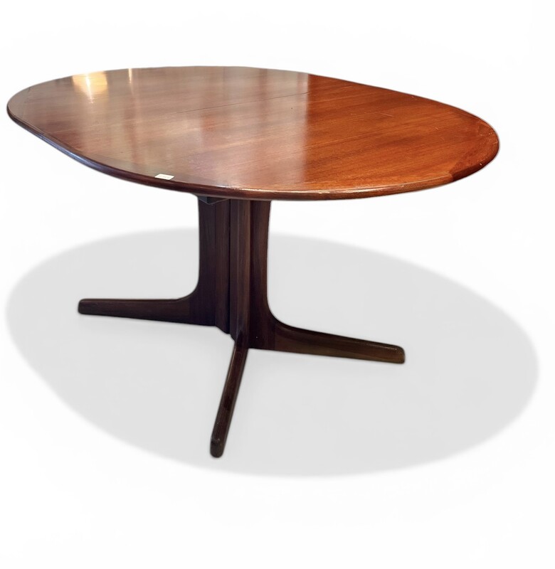 F 925 APO teak extendable dining table by Bauman