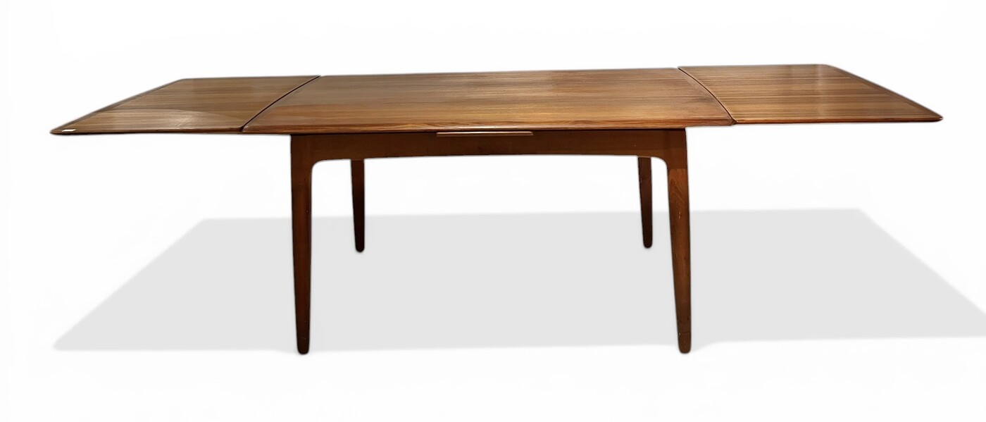 F 935 SC extendable teak dining table, 1960