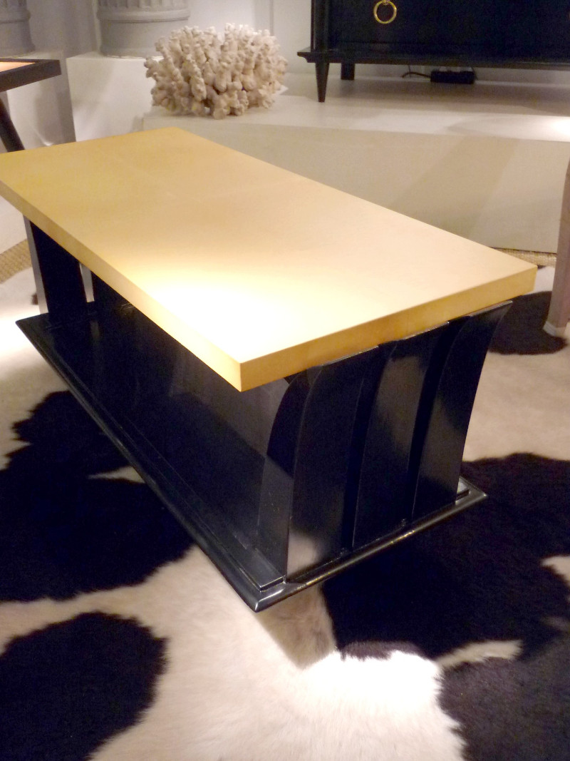 F 952 YD Table basse parchemin et bois laqué estamplillée Majorelle Nancy 