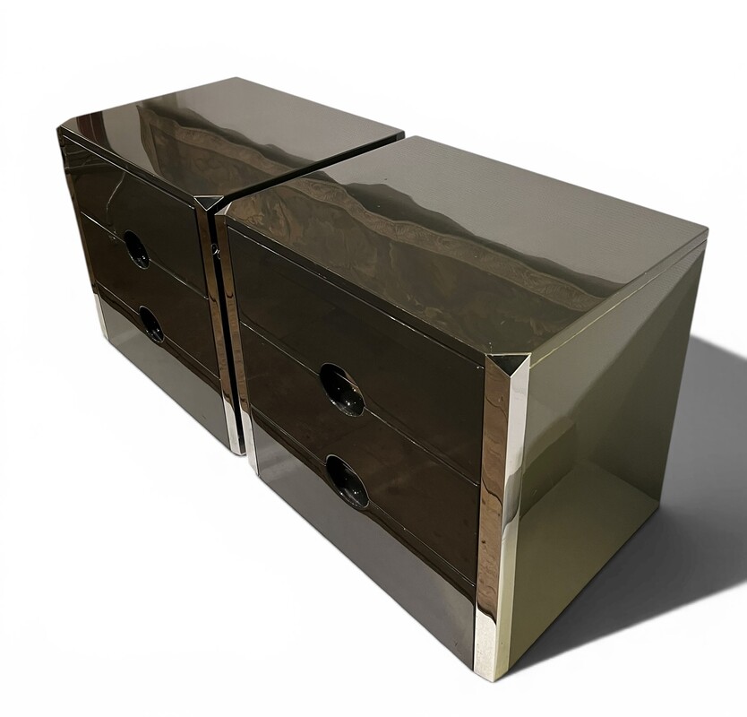 F 957 RP pair of lacquered drawers cabinets by Luigi Caccia
