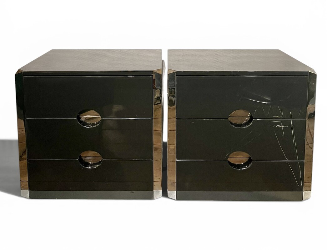 F 957 RP pair of lacquered drawers cabinets by Luigi Caccia