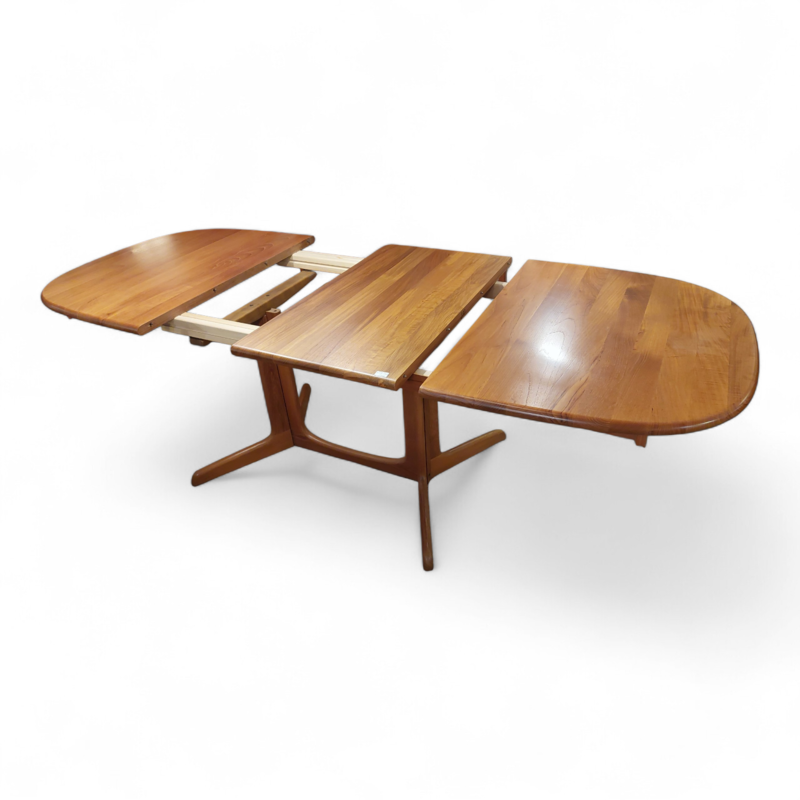 F 965 JC Solid teak expendable dining table, Denmark 1970s 