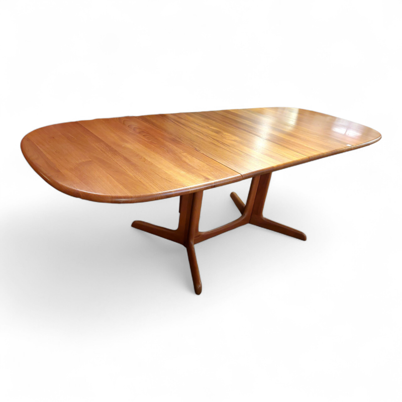 F 965 JC Solid teak expendable dining table, Denmark 1970s 