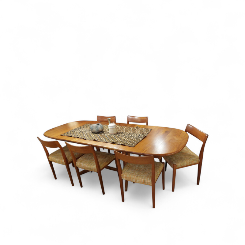 F 965 JC Solid teak expendable dining table, Denmark 1970s 