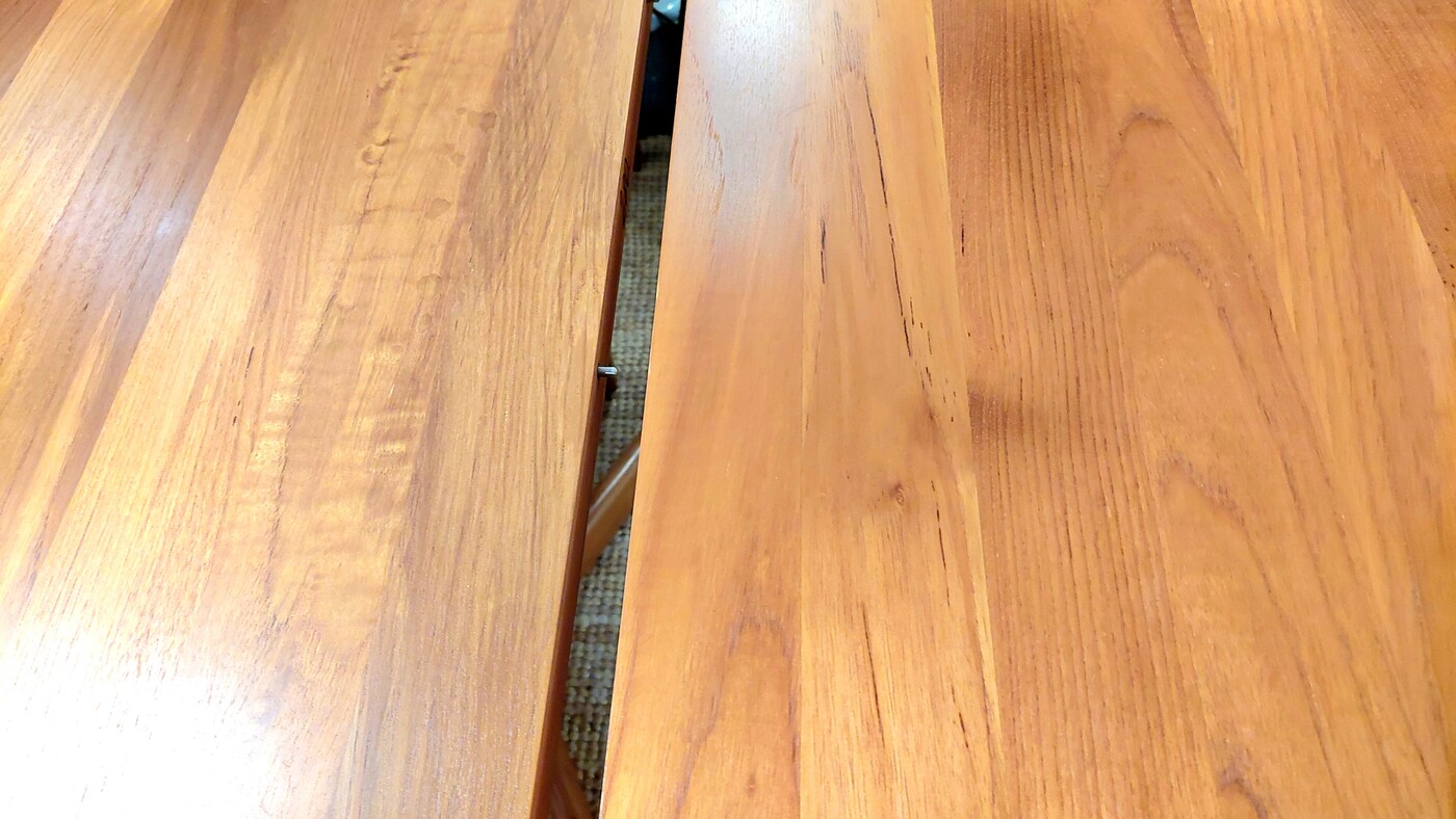F 965 JC Solid teak expendable dining table, Denmark 1970s 